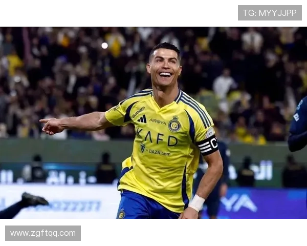 足球巨星C罗的标志性形象与影响力解析