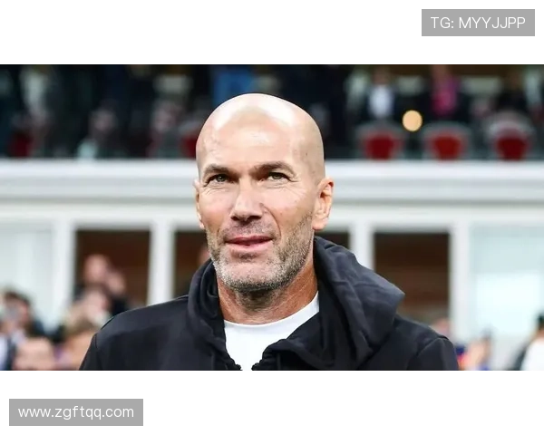 冷帽足球明星的身份揭晓他在赛场上的表现令人惊叹