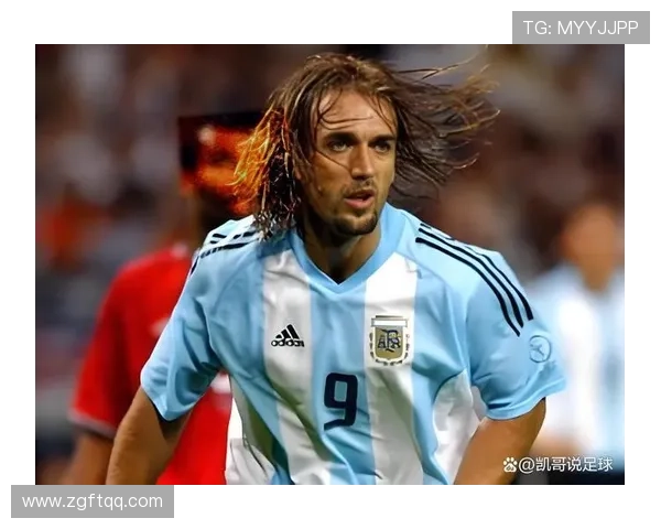 全球足球巨星风采揭秘：他们的成就与传奇故事